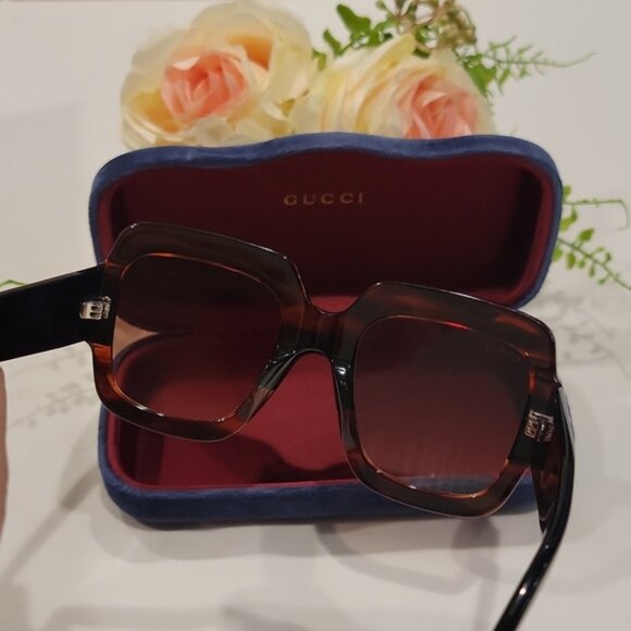 Authentic Gucci sunglasses with case - Picture 10 of 10